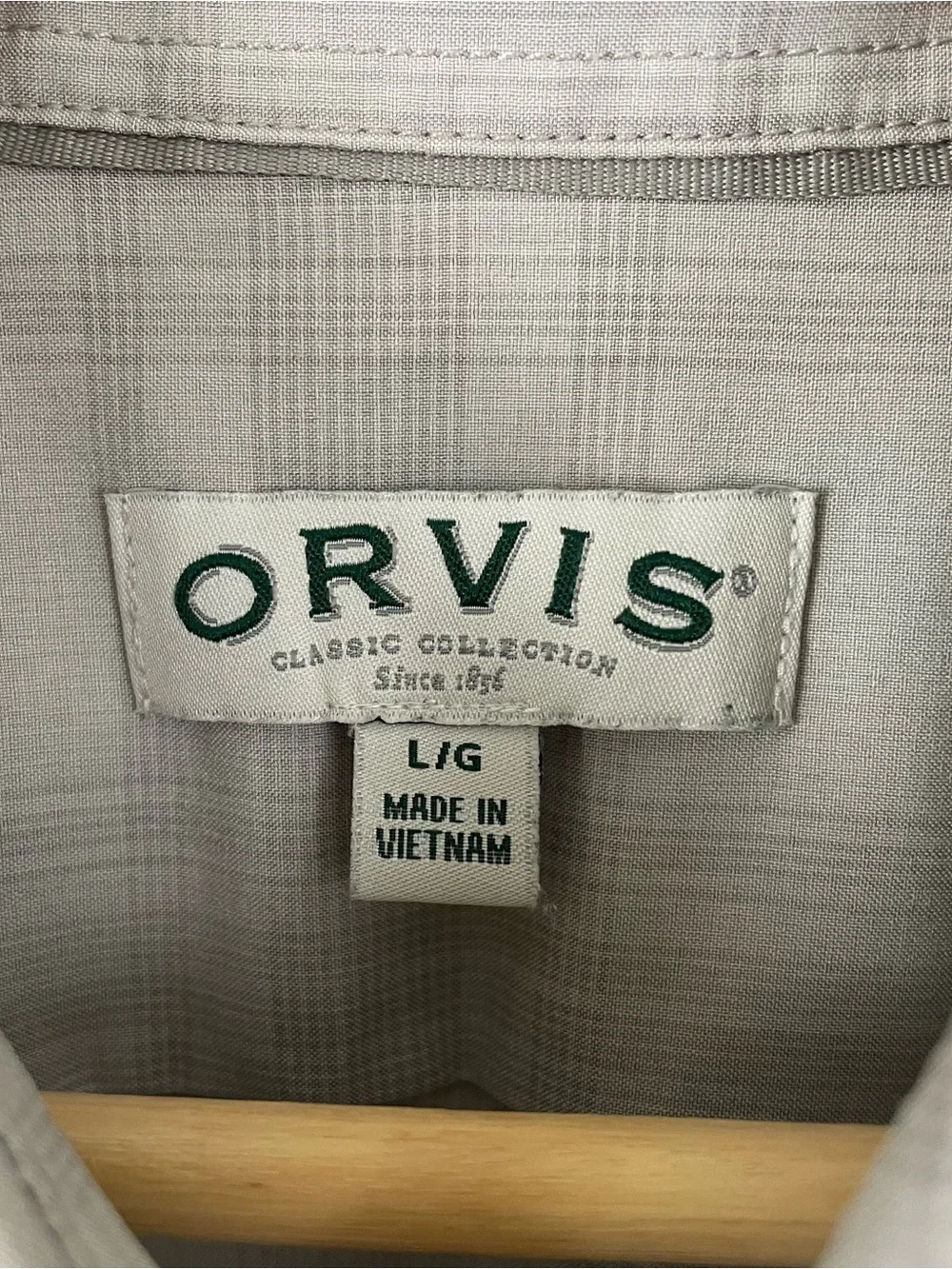 Orvis Men's L Gray Plaid Short Sleeve Polyester Button-Up Shirt‎